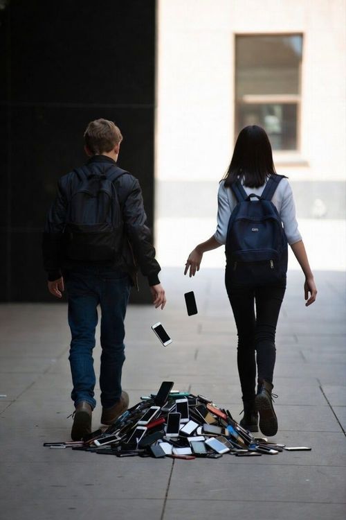 Dobd a telód - vár a valóság