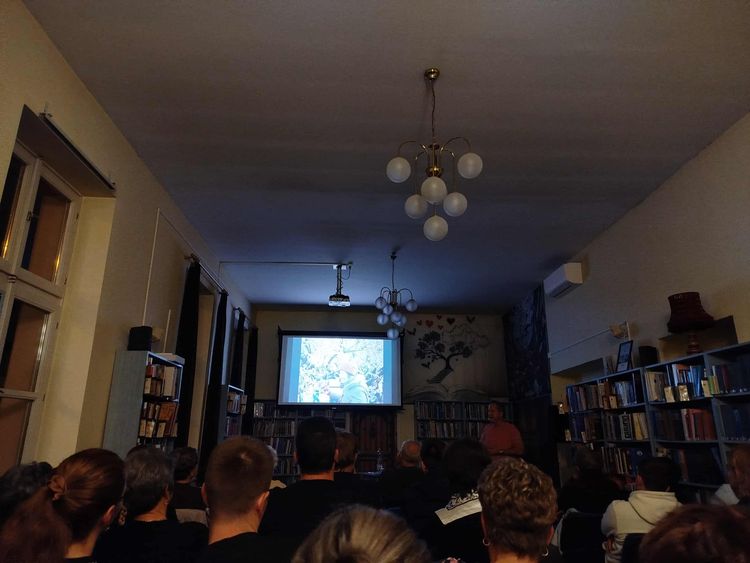 Előadás a könyvtárban