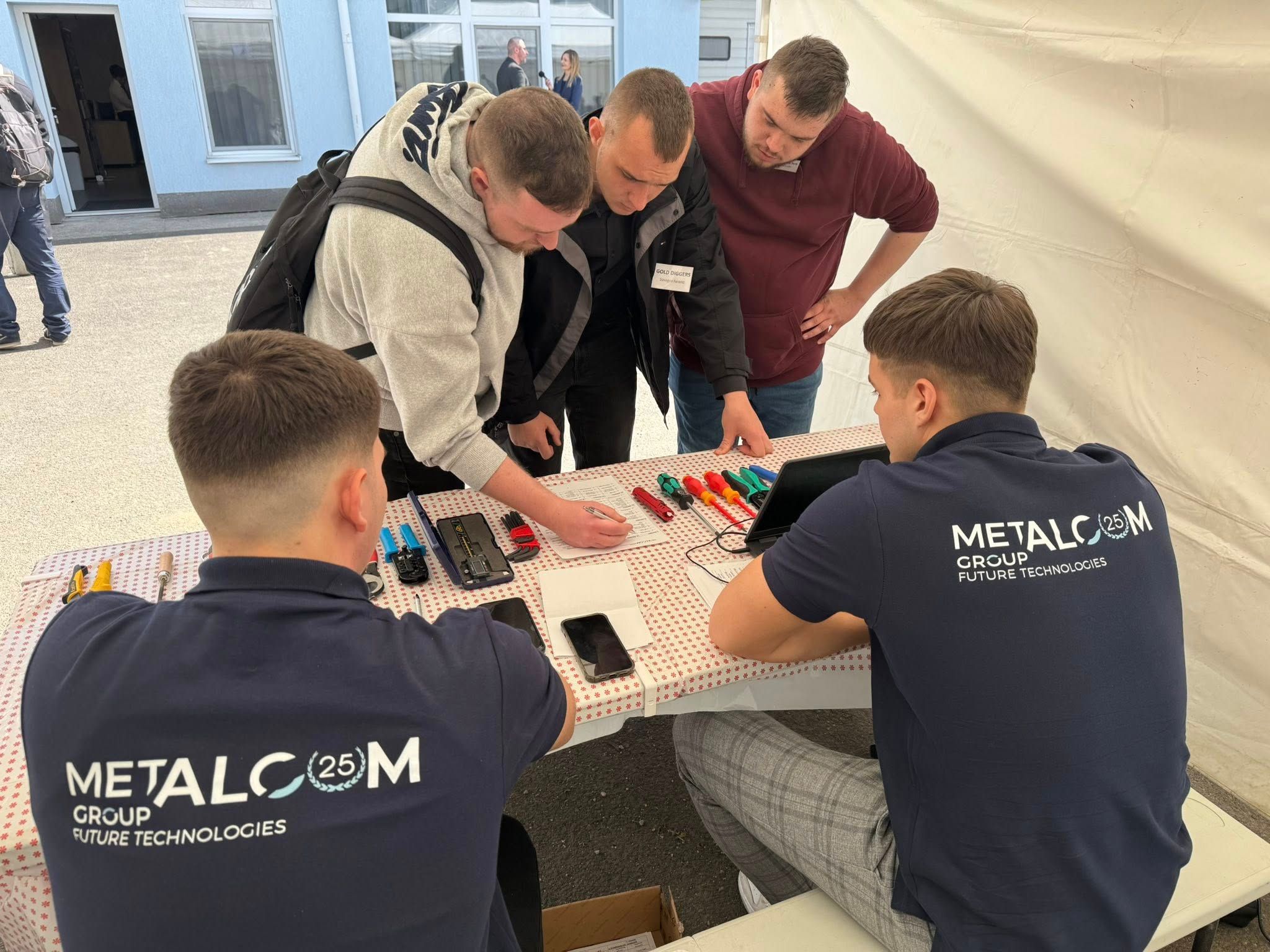metalcom1.jpg